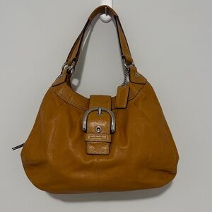 Y2K Vintage Authentic Coach Elegant Tan Leather Shoulder Bag.